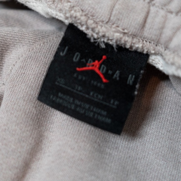 Wonens Jordan Sweats - Picture 2 of 5